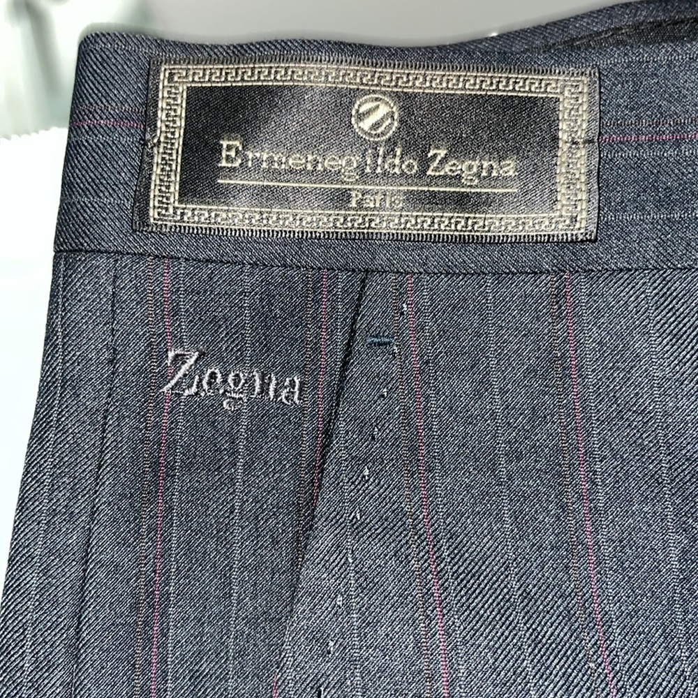 Ermenegildo Zegna Suit, Size 34US. Excellent Condition. 3 Button, Double Vented - Picture 13 of 17